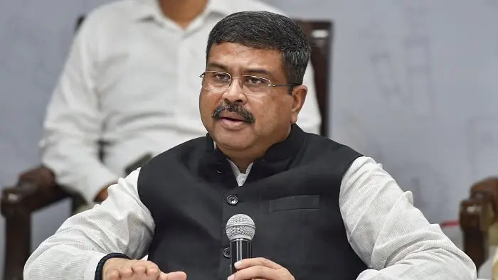 क्या धर्मेंद्र प्रधान के इस्तीफे से लौटेगा छात्रों का भरोसा? शिक्षा संकट पर बड़ी बहस
