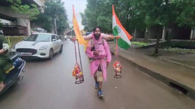 शिवभक्ति की अनोखी मिसाल, 7500 KM की कांवड़ यात्रा पर निकले रोहित पहुंचे राजनांदगांव